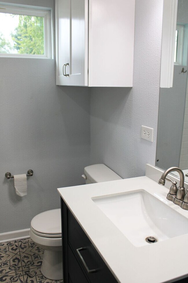 Building Photo - OLMOS PARK TERRACE DUPLEX