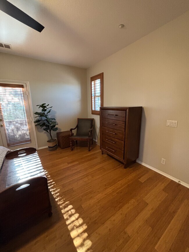 Building Photo - 92 Sarabande