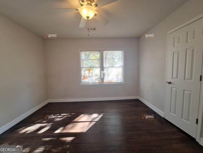 Building Photo - 1487 Woodfern Dr