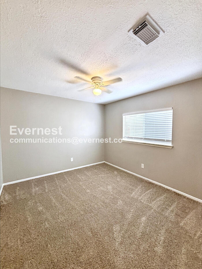 Building Photo - 2426 Tall Ships Ln