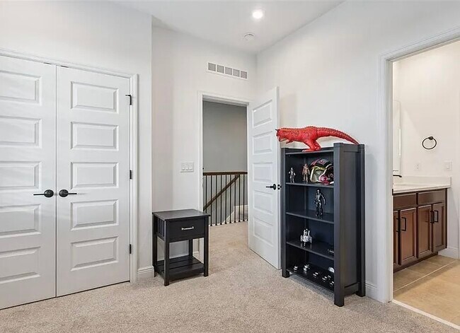 Building Photo - 2340 Woodside Way