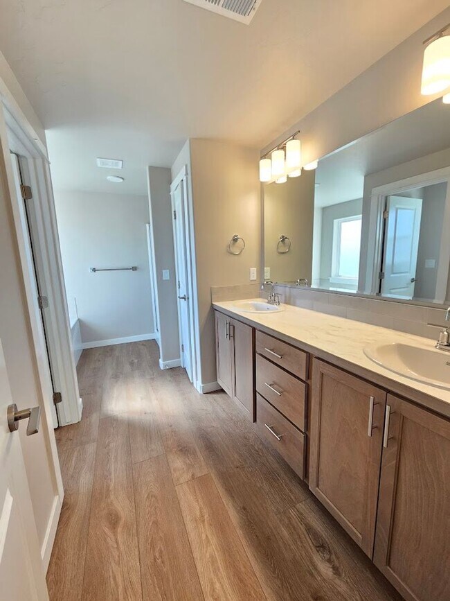 Building Photo - Brand new 3 Bed 2.5 Bath Home- Owyhee Scho...