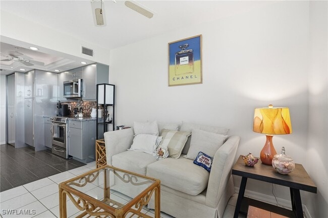 Building Photo - 6101 Pelican Bay Blvd