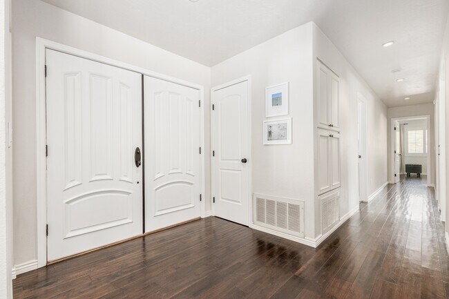 Building Photo - 5214 N 43RD PL