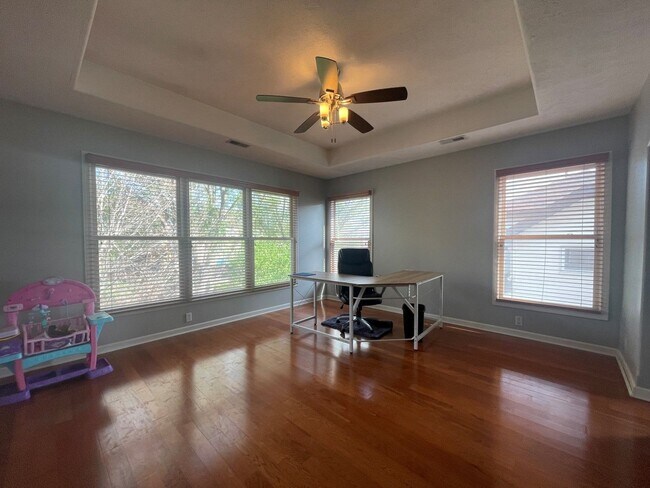 Building Photo - Bellevue Home For Rent!