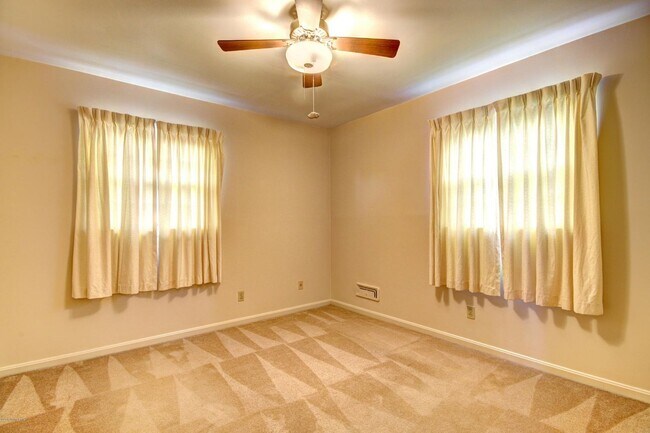 Building Photo - Available NOW - 4 beds/ 2 baths - $2,000/mo