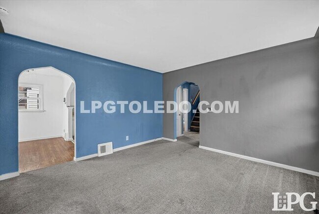 Building Photo - 3540 Bellevue Rd