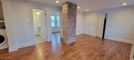 Building Photo - 18 Olive St