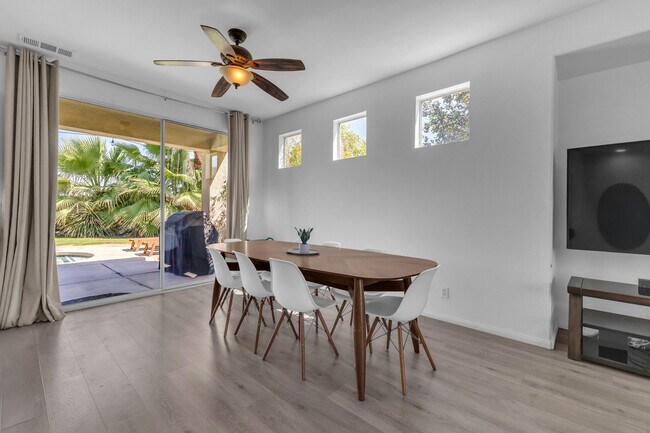 Building Photo - 47383 Bahama Ct