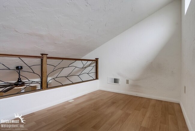 Building Photo - Charming 1Bdm 1Ba + Loft Condo with Privat...