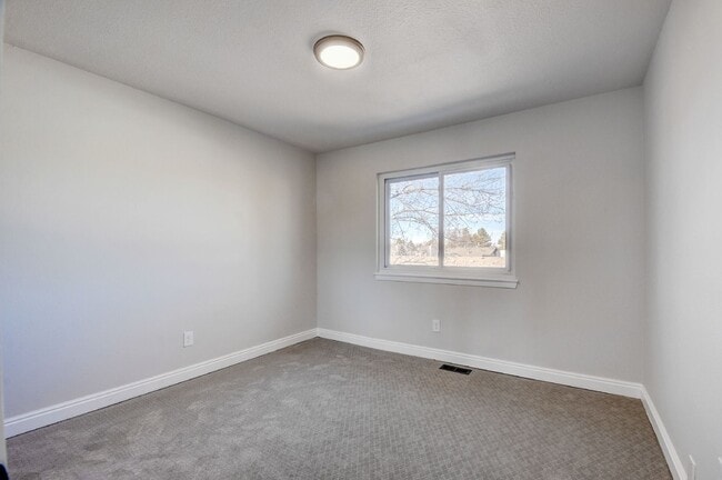Building Photo - Willow Creek Home 4BR/3BA with attached 2 car garage! AVAIL 7/15/26