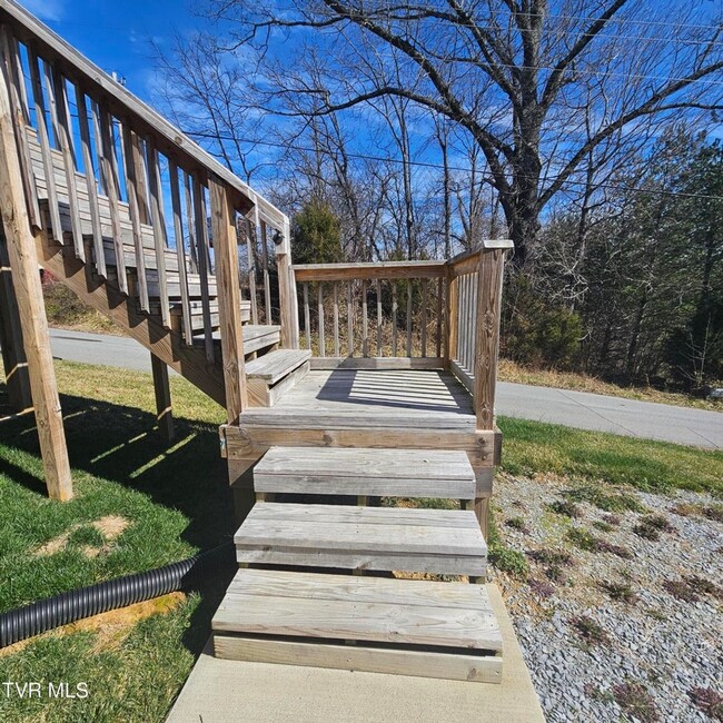 Building Photo - Modern 2-bedroom, 2 bathroom apartment convienent location