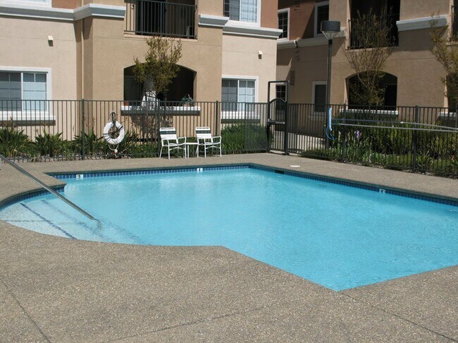 Building Photo - Vintage Zinfandel Senior Apartments