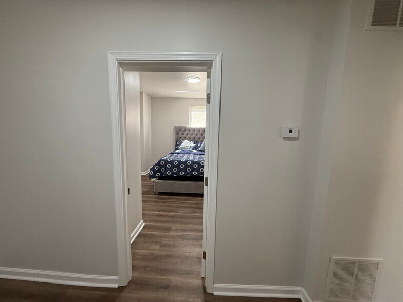 Building Photo - 1 Maple Ave