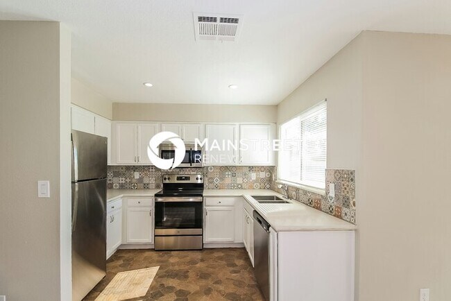 Building Photo - 3 Bedroom Pet-Friendly Home in MESA, AZ with Main Street Renewal
