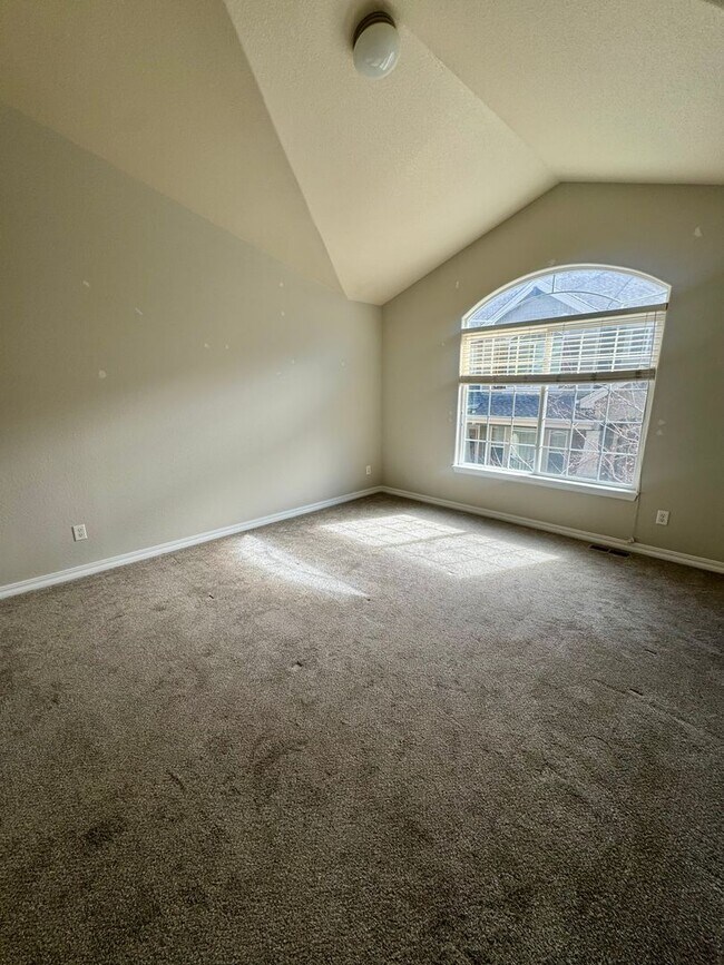 Building Photo - Updated Townhome in North Colorado Springs