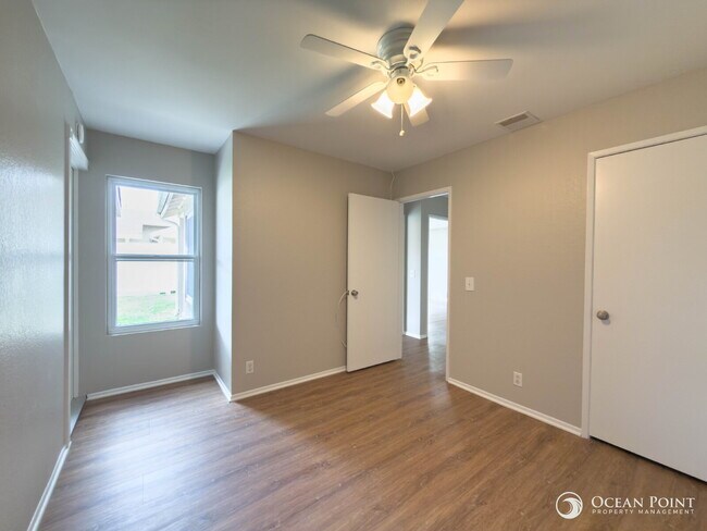 Building Photo - Charming 3-Bed Camarillo Home with Spacious Fenced Yard!