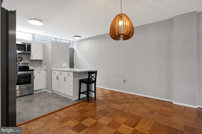 Building Photo - 302 N St SW