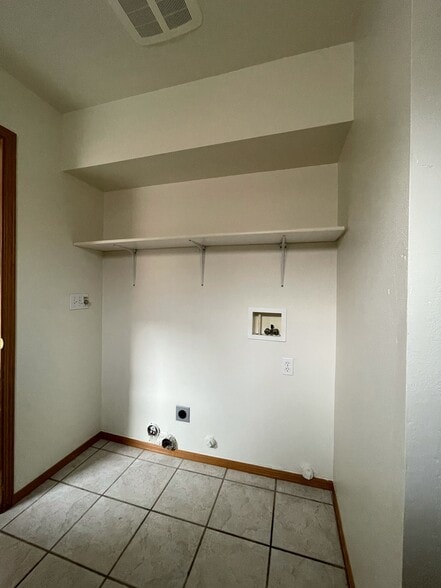 Washer/Dryer Hookups - 3600 Fairbanks Ave