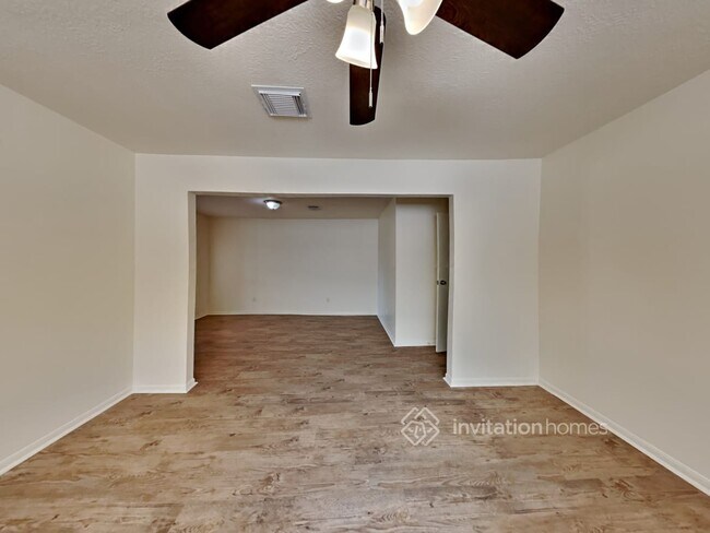 Building Photo - 15135 Tresch Ln