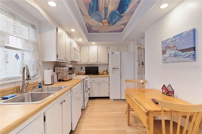 Building Photo - 6215 Green View Cir