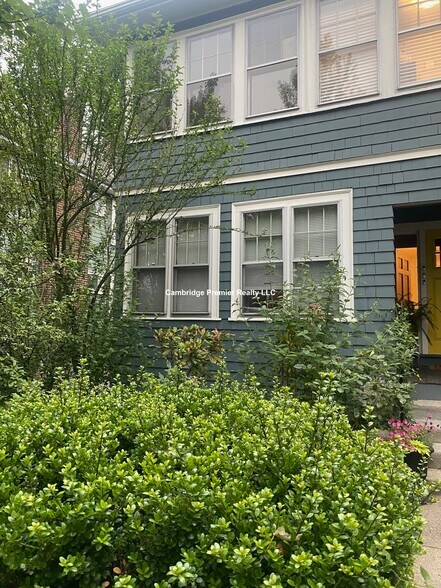 Building Photo - 79 Kirkland St