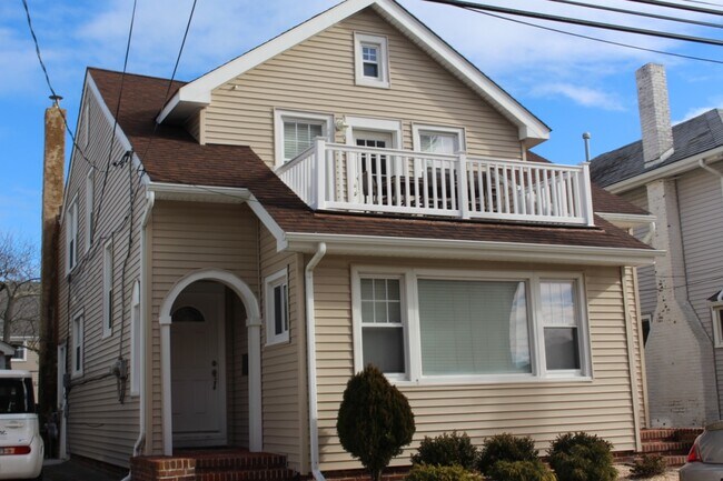 Primary Photo - 109 N Granville Ave