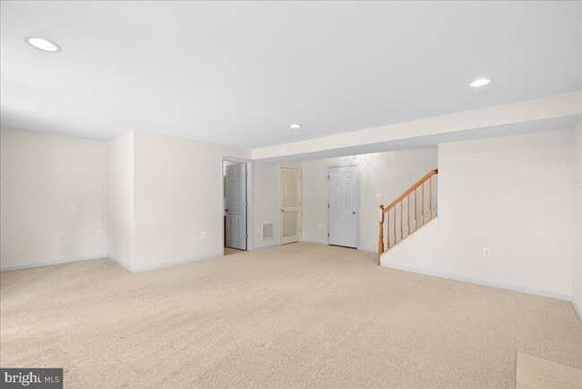 Building Photo - 927 Buttonwood Terrace NE