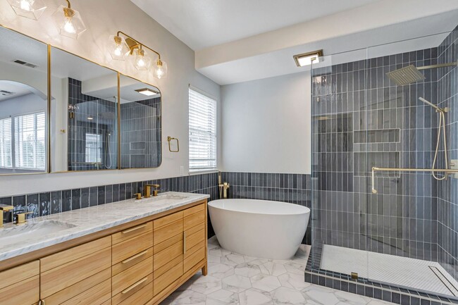 Building Photo - Remodeled 4-Bedroom 3-Bathroom House in Sa...