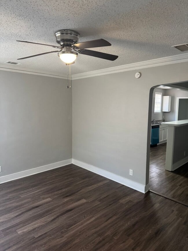 Building Photo - 944 Semmes St