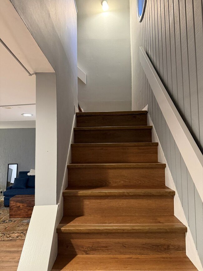 Building Photo - 1515 1/2 S Carson Ave