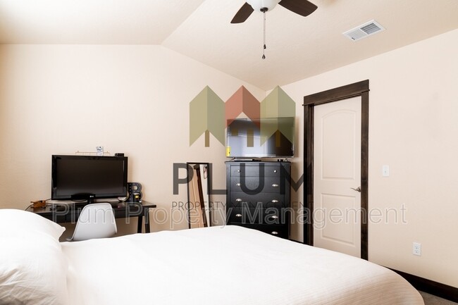 Building Photo - 2345 Aspen Grv Lp