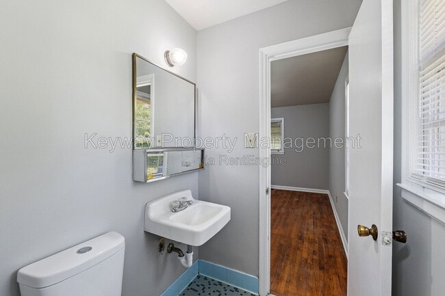 Building Photo - 2105 Eastland Dr