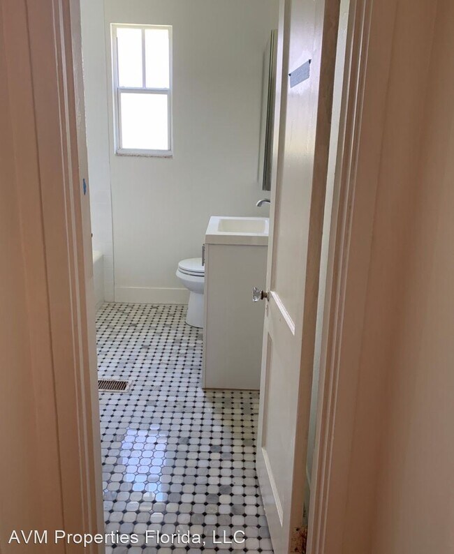 Building Photo - 3214-3218 W Santiago St