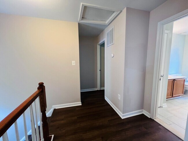 Building Photo - 11 Catherine Ln