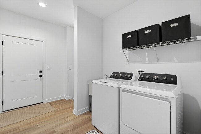 Building Photo - 2031 Isabella Ln