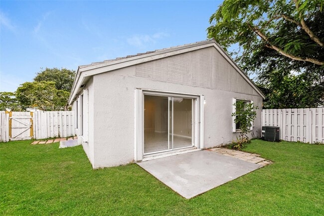 Building Photo - 6553 Bayfront Dr