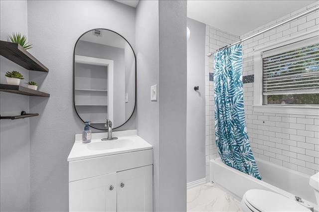 Building Photo - 301 Isbell Rd