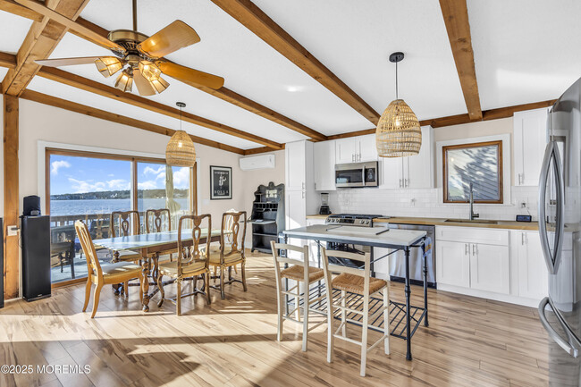 Building Photo - 78 Tall Timber Dr