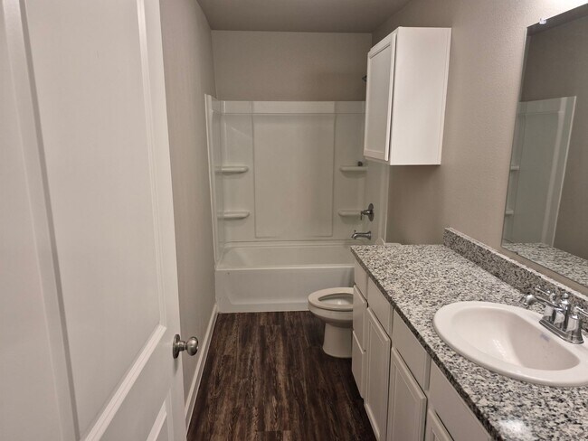 Building Photo - 501 E 21st St