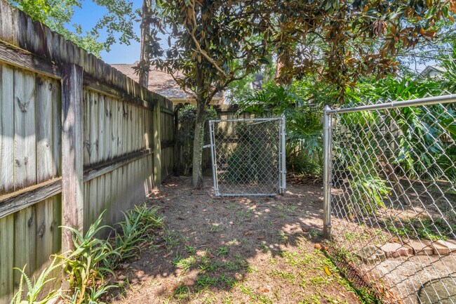 Building Photo - 2713 Willow Grove Ln