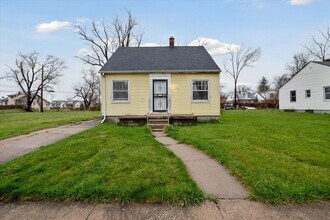 Building Photo - West Side - 3 Bedroom Bungalow