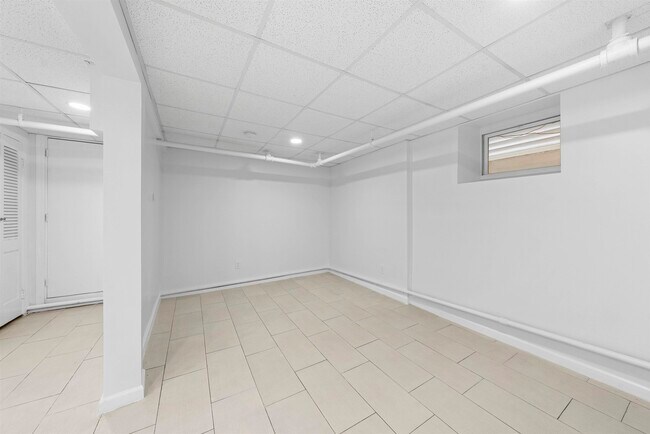 Building Photo - 214 50th St