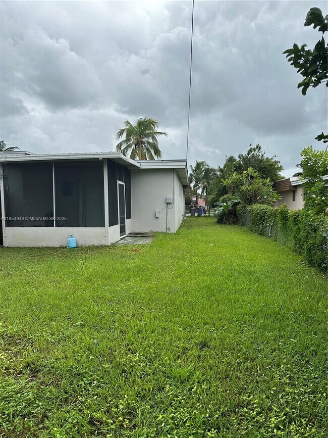 Building Photo - 2 bedroom in Hollywood FL 33021