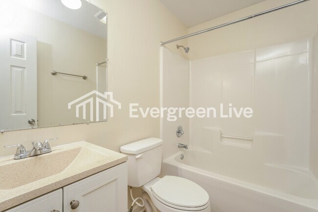 Building Photo - 1648 Thompson Dr