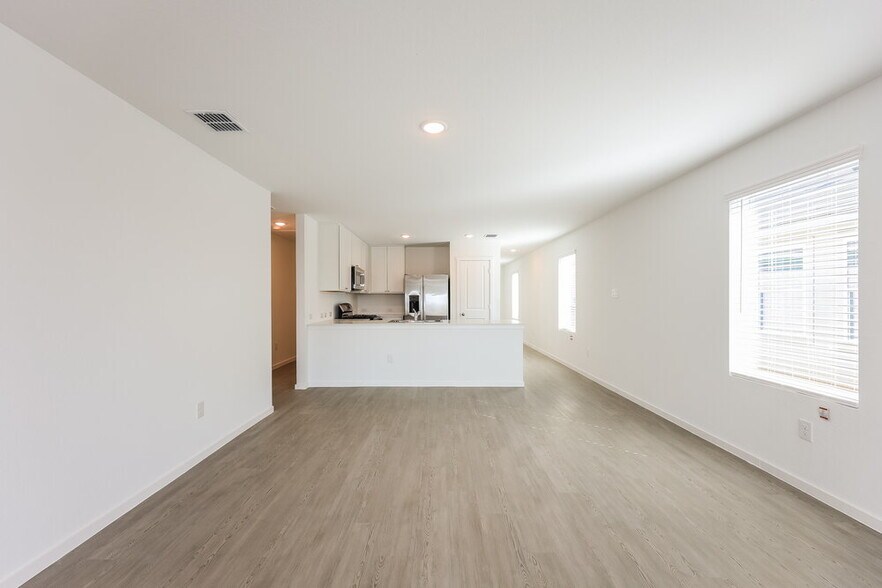 Building Photo - 10016 Mather Way