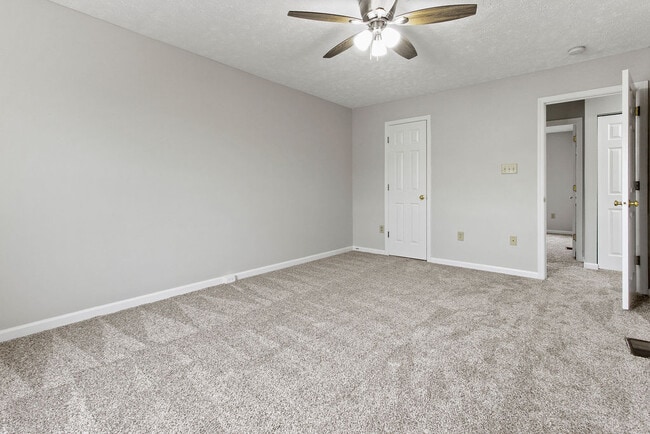 Building Photo - 122 Manor View Dr