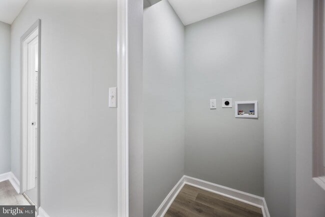 Building Photo - 328 S Macon St.