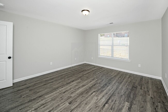 Building Photo - 700 Woodland Cir