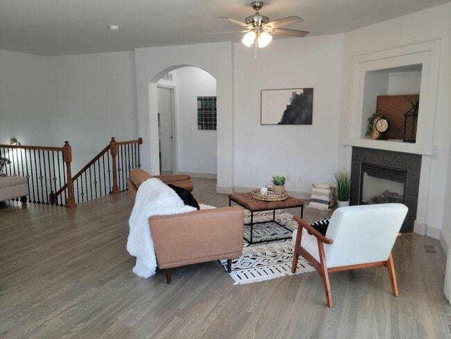 Building Photo - 5 Bed 3 Bath Ranch w/ AC - Available Now! ...